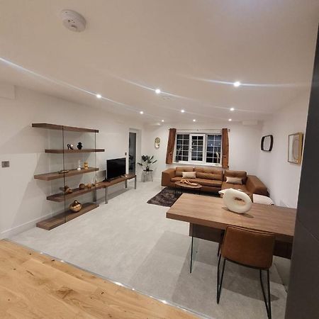 Luxury 1 Bed Apartment In The Heart Of Rochester Wainscot Eksteriør billede
