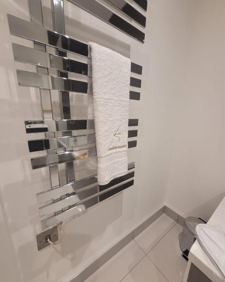Luxury 1 Bed Apartment In The Heart Of Rochester Wainscot Eksteriør billede