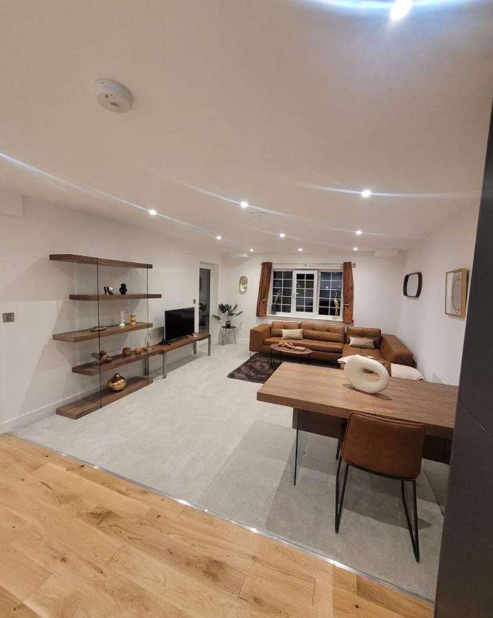 Luxury 1 Bed Apartment In The Heart Of Rochester Wainscot Eksteriør billede