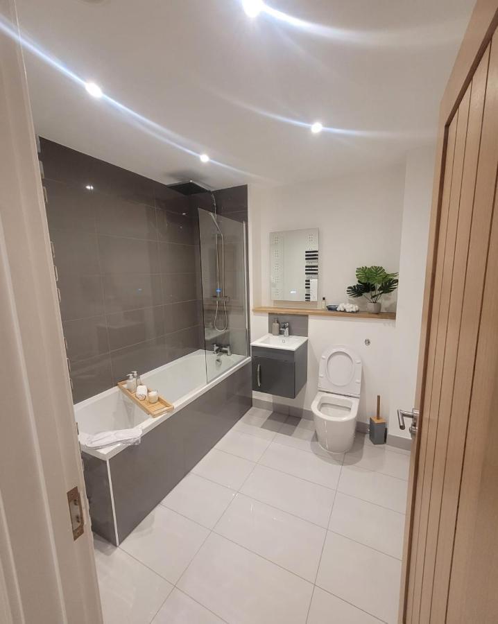 Luxury 1 Bed Apartment In The Heart Of Rochester Wainscot Eksteriør billede